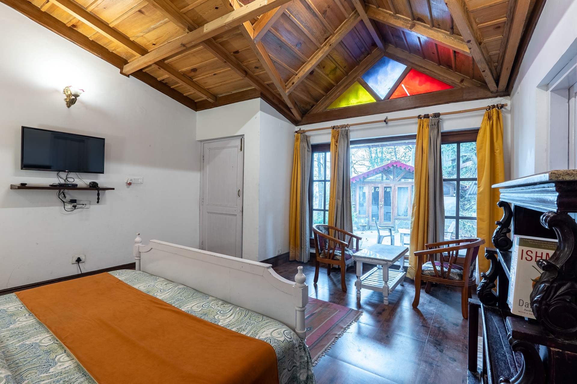 Tranquil Backyard room interior comfort at The Hive Cottage Nainital