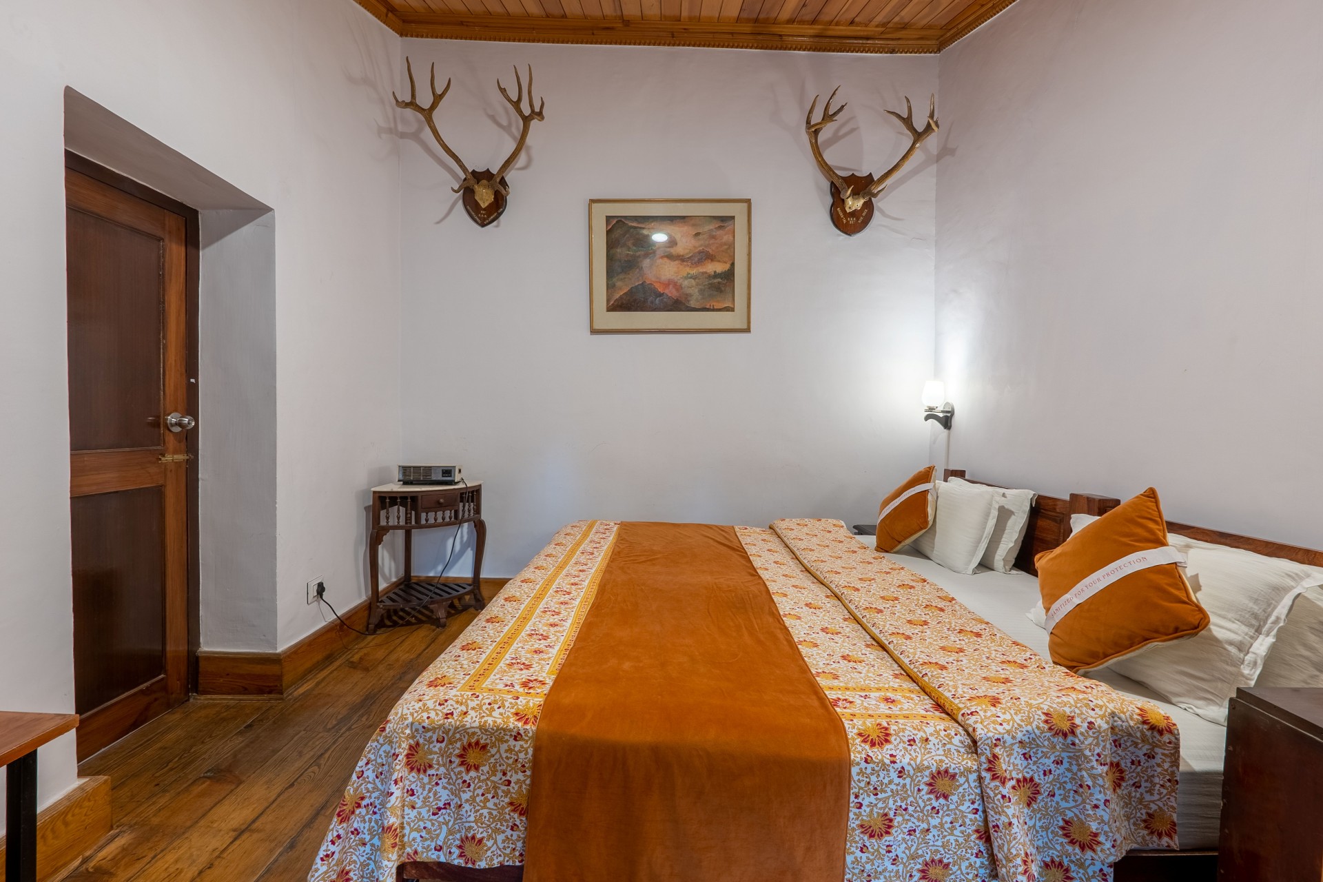 Corbett Suite spacious bathroom and luxury amenities at The Hive Cottage Nainital